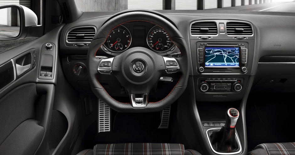 Volkswagen Golf GTI 3D (VI/A6,5K) 2.0 TSI MT (210) - Фото 3