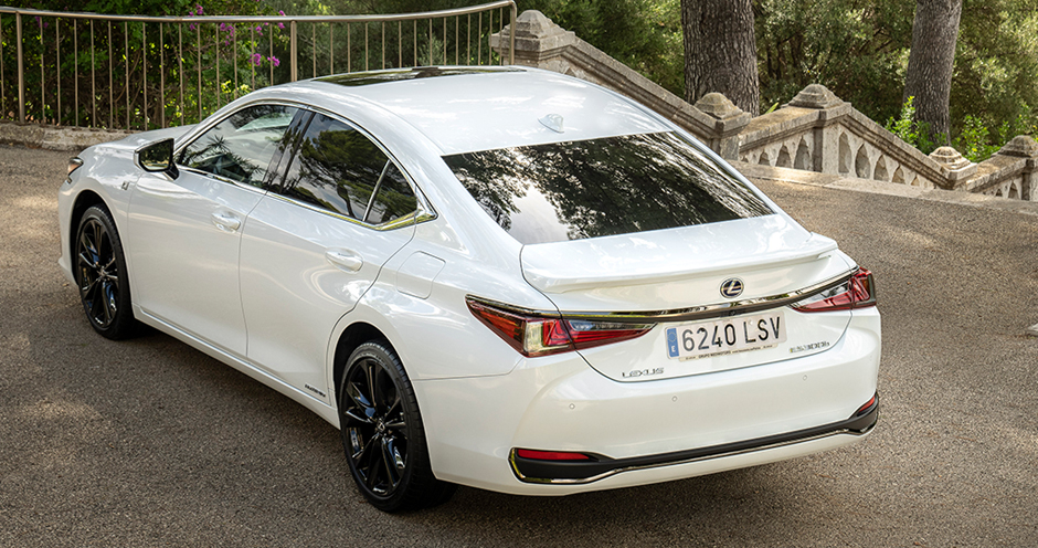 Lexus ES (VII/XV70/2021) F Sport - Фото 2