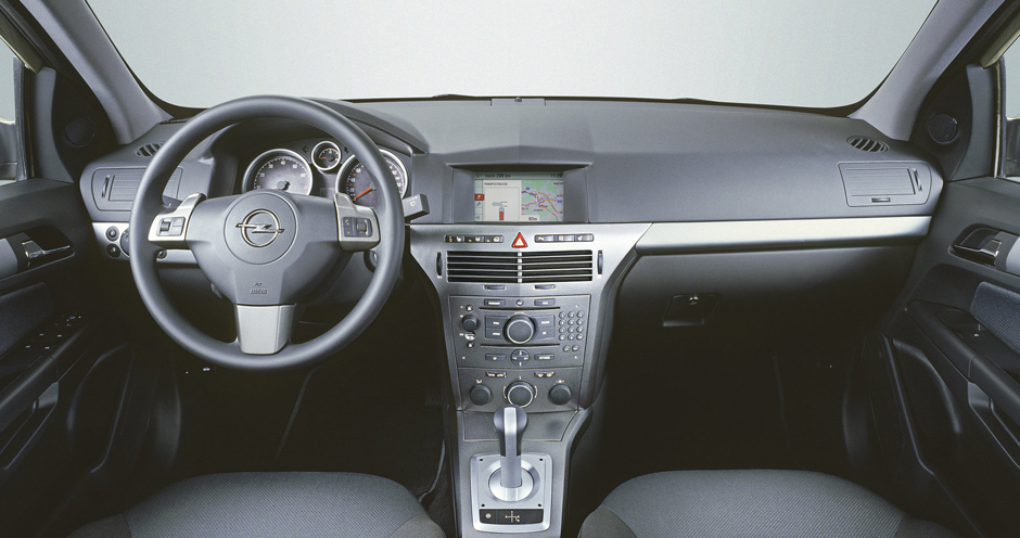 Opel Astra 4D (III/H) 1.3 CDTi MT (90) - Фото 4