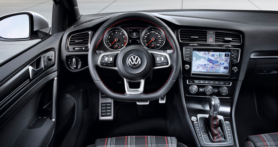 Volkswagen Golf GTI 3D (VII/A7,5G) 2.0 TSI MT (220) - Фото 3